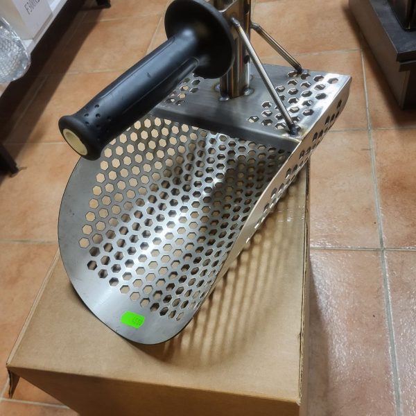 Sand scoop for metals