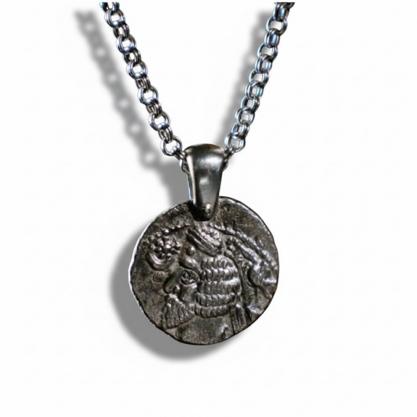 Silver pendant – Parthia, silver drachma of Phraates IV
